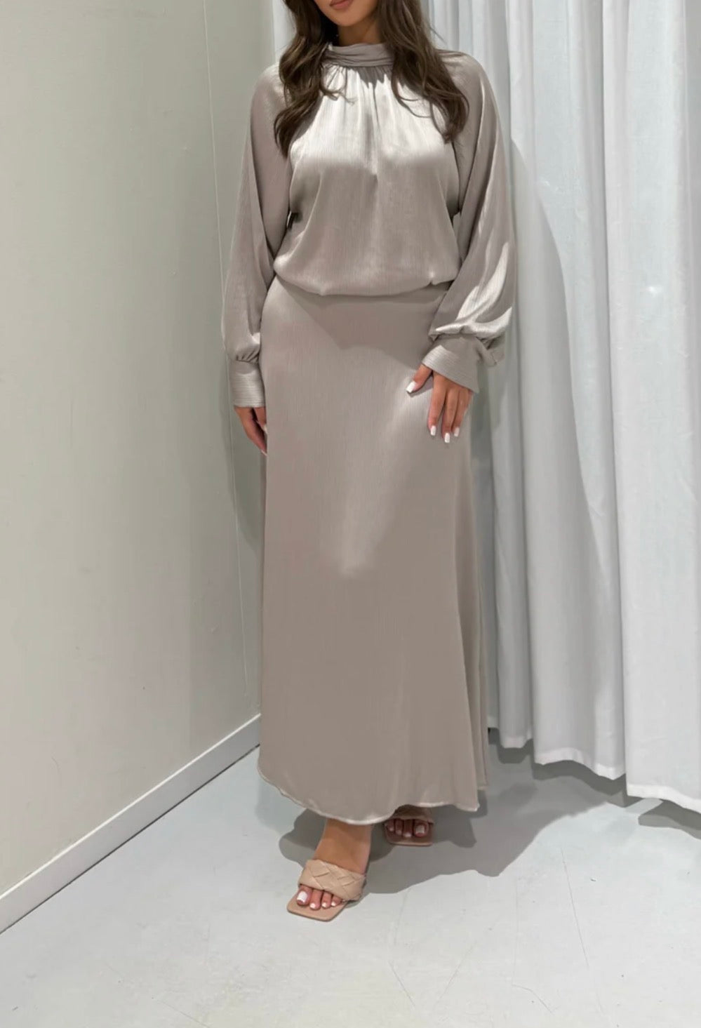 Satin Elegance Taupe